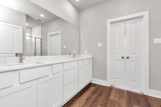 Building Photo - 10609 Wildflower Vw Dr