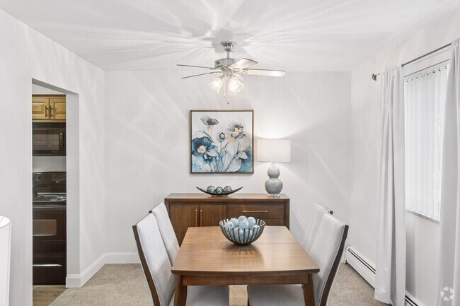 1 dormitorio, 1 baño - 600 pies cuadrados - Comedor - Monroeville Apartments at Birnam Wood