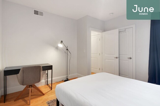 Foto del edificio - ROOM ONLY in 5-bed/2.0-bath Home