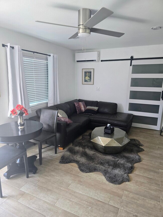 Foto del edificio - 3622 Wild Oats Ln