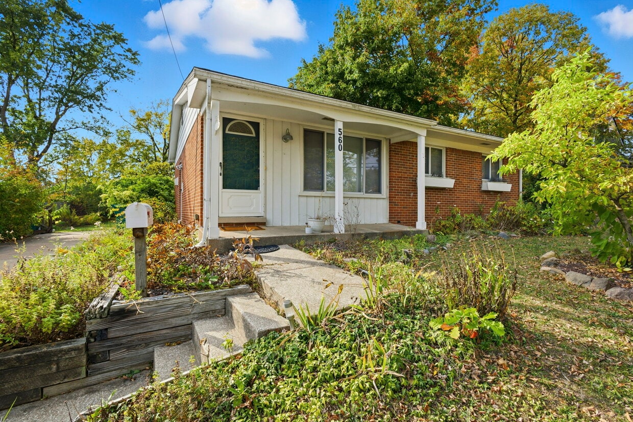 Photo - 560 S Ann Arbor St (Saline, MI)