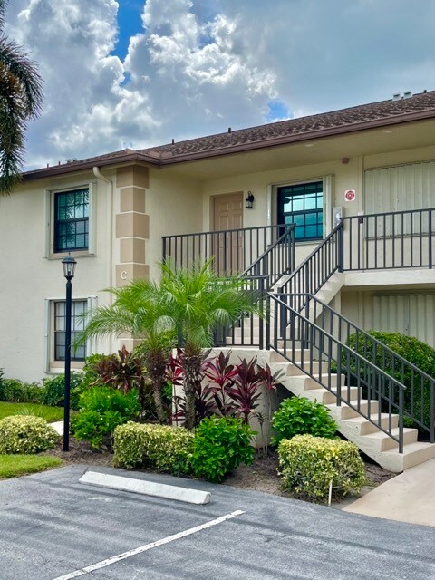 Foto del edificio - 102 Pinecrest Cir