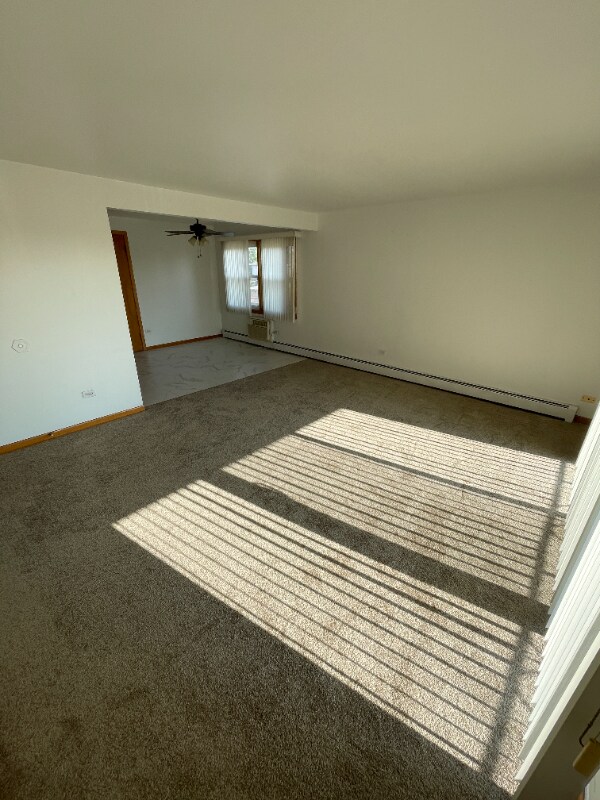 Foto del edificio - 8700 Leclaire Ave