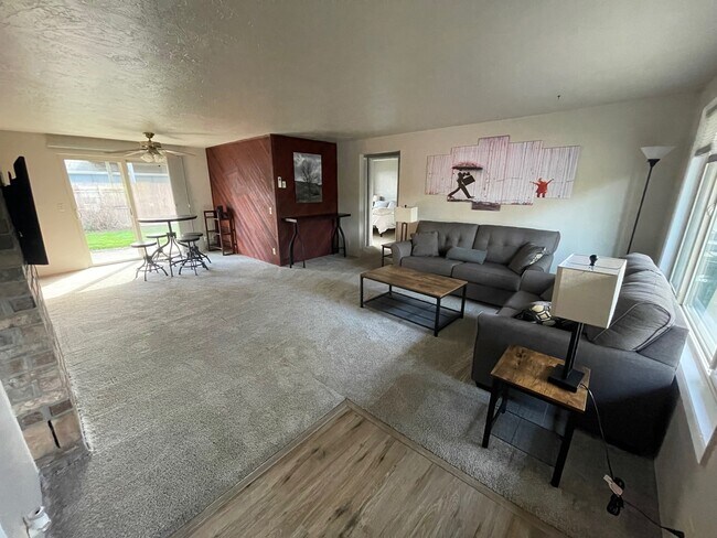 Foto del edificio - 3442 Baywood St