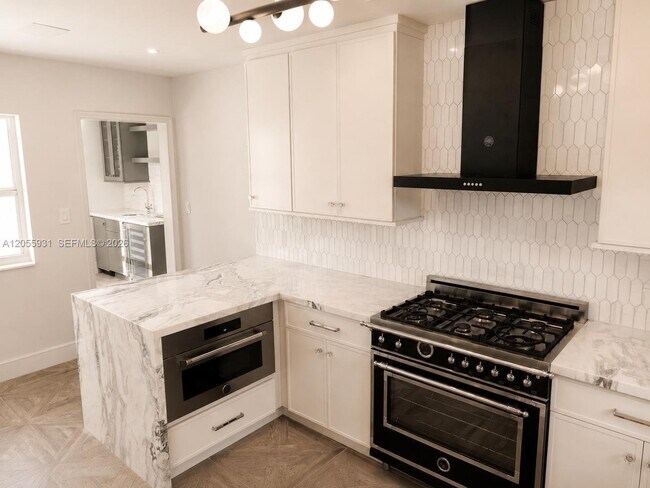 Foto del edificio - 3190 Sheridan Ave