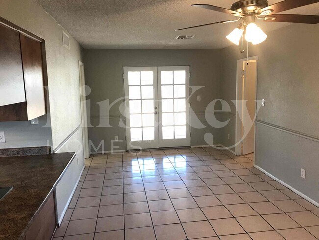 Foto del edificio - 7629 W Flower St