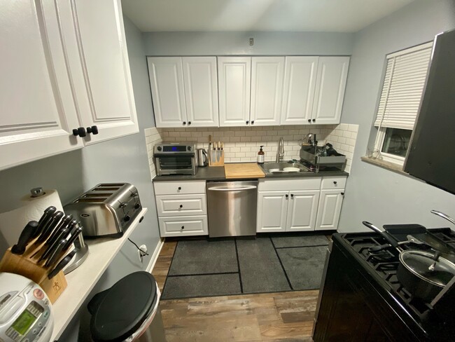 Kitchen - 5927 Cary Ave