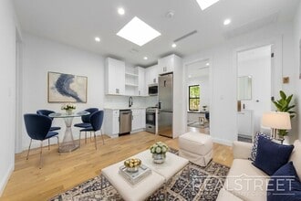 Building Photo - 3 Bed 3 Bath with W/D in unit!