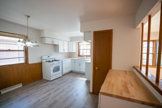 Foto del edificio - 5650 N 97th St