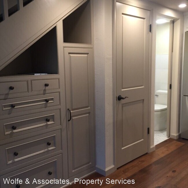 Foto del edificio - 1 br, 1 bath House - 220 Elm Street #9
