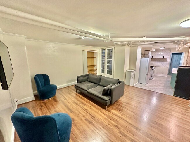Foto del edificio - Charming Capitol Hill Partially Furnished ...
