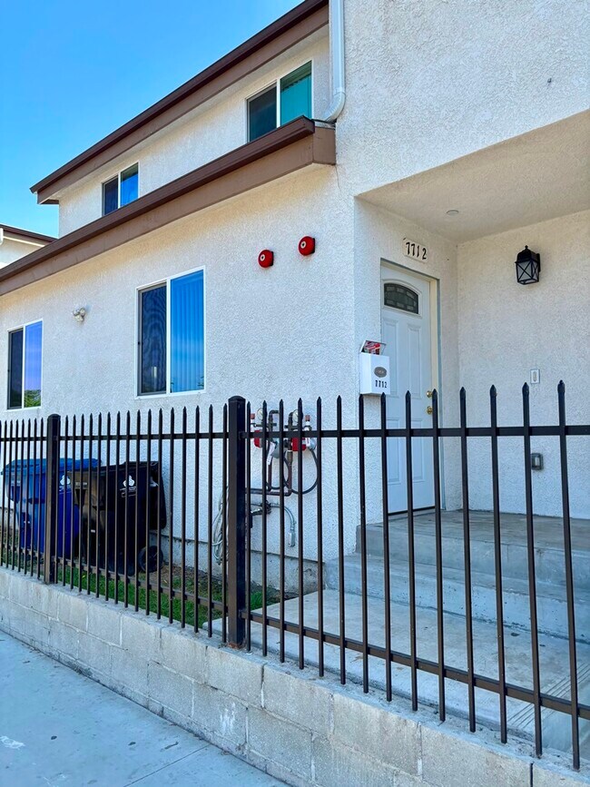 Foto del edificio - 7712 S Hoover St