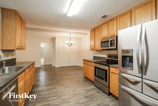 Building Photo - 10858 Mandarin Station Dr E