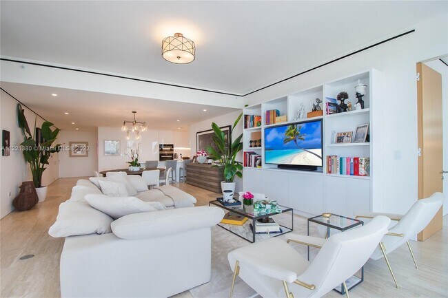 Building Photo - 9001 Collins Ave