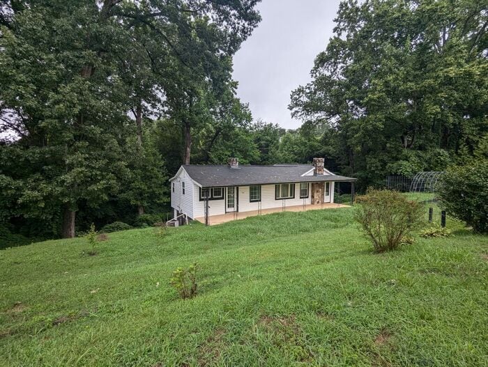 Primary Photo - 1BD/2BA Single Family Home in Hickory!