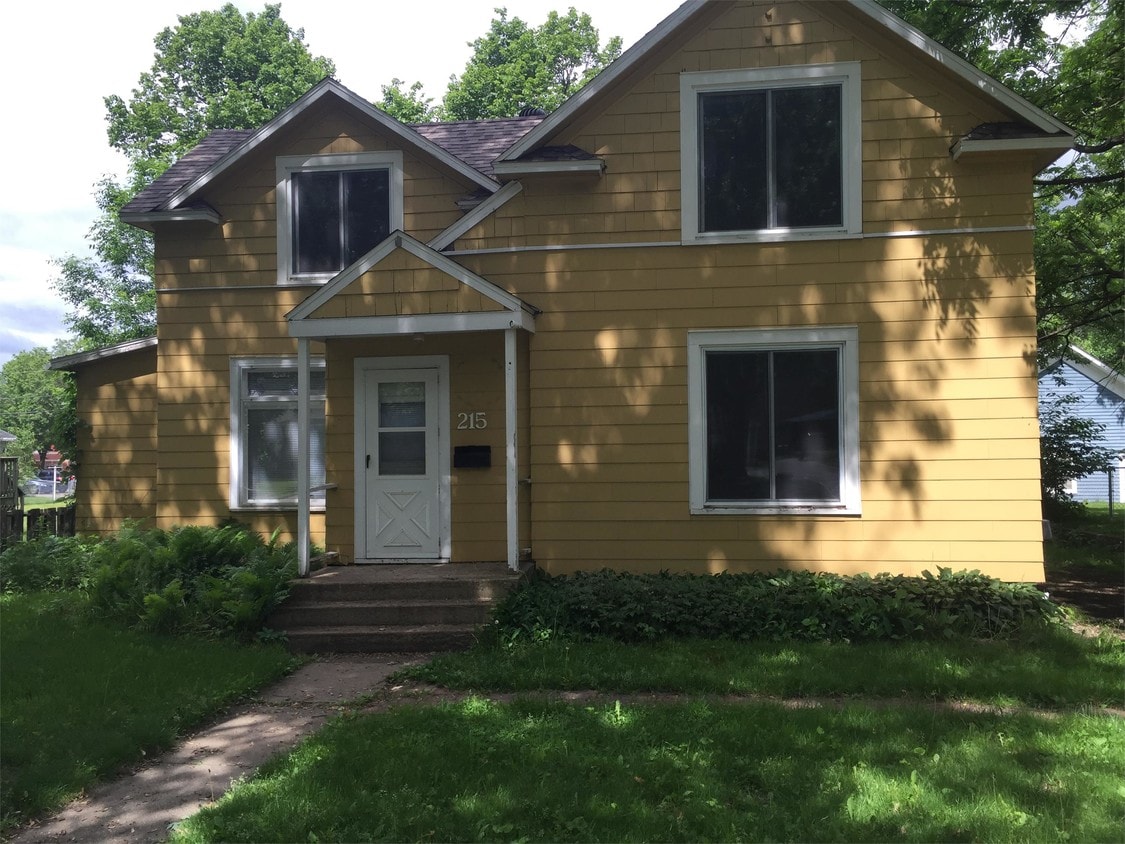 215 N 3rd St, River Falls, WI 54022 House for Rent in River Falls, WI