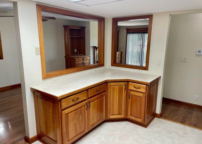 Building Photo - 514 E Olive St