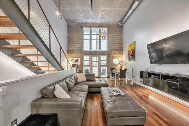 Building Photo - 1212 E Whiting St