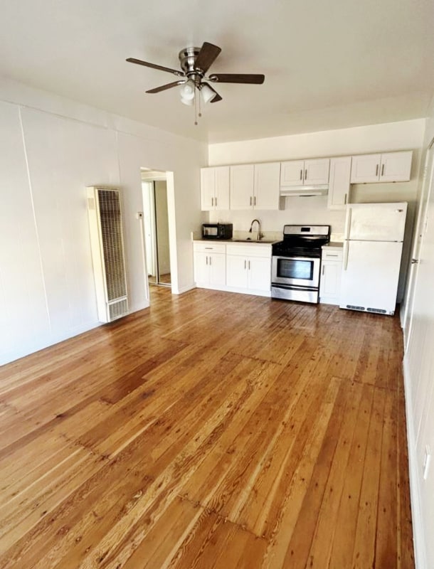 Building Photo - 1781 N Orchid Ave