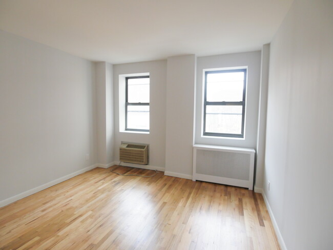 Interior Photo - 440 East 88th Street