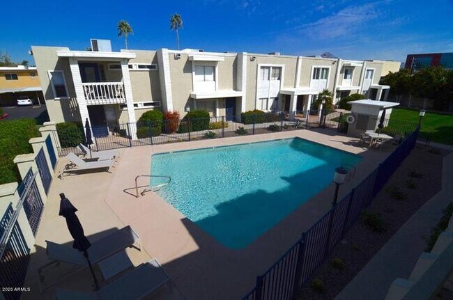 Building Photo - 610 E Montebello Ave