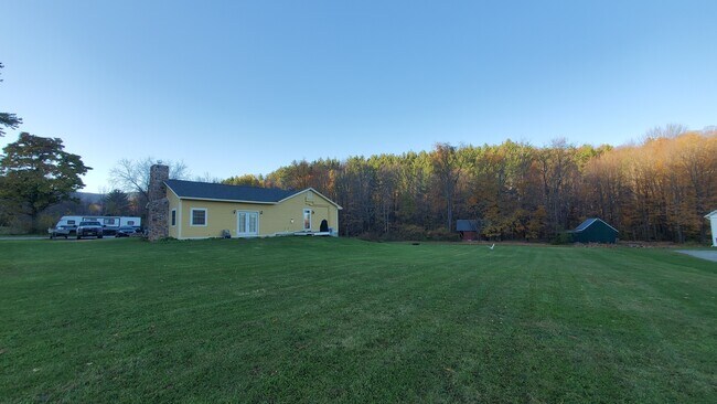 Building Photo - 372 W Rd