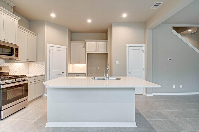Foto del edificio - 332 N Spotted Fern Dr