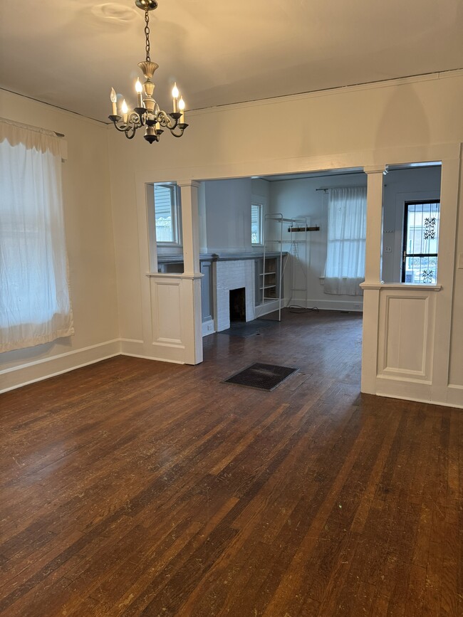 Building Photo - 1637 13th Ave S