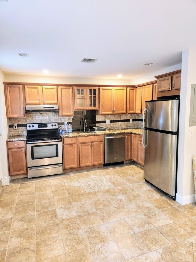 kitchen - 1462 Old Orchard St