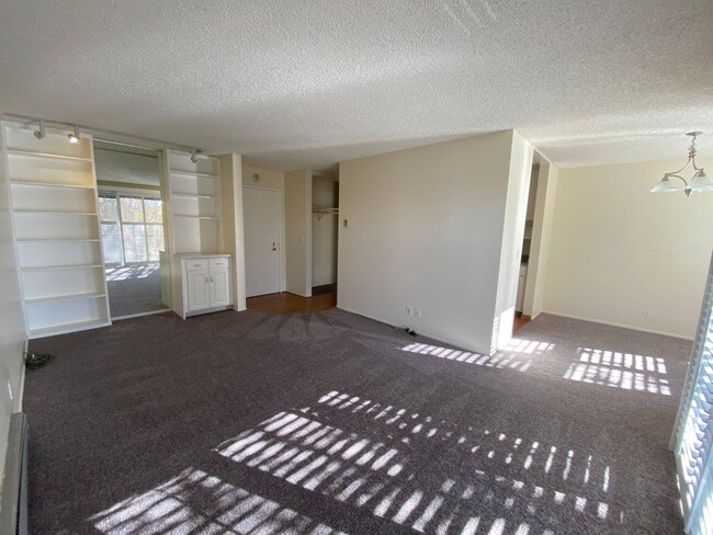 Foto del edificio - $500 MOVE IN SPECIAL !!!Beautiful 1 Bedroo...