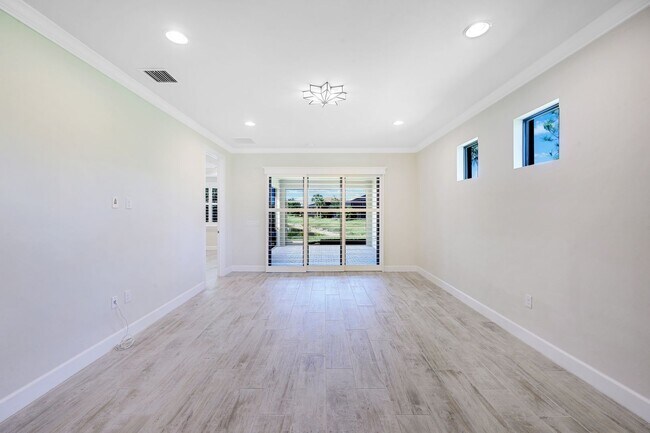 Building Photo - 7561 Jacaranda Ln