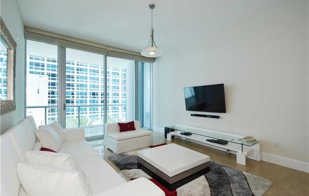 Primary Photo - 6799 Collins Ave