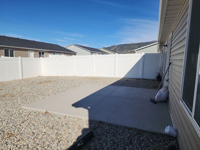 Building Photo - 496 W 2350 N