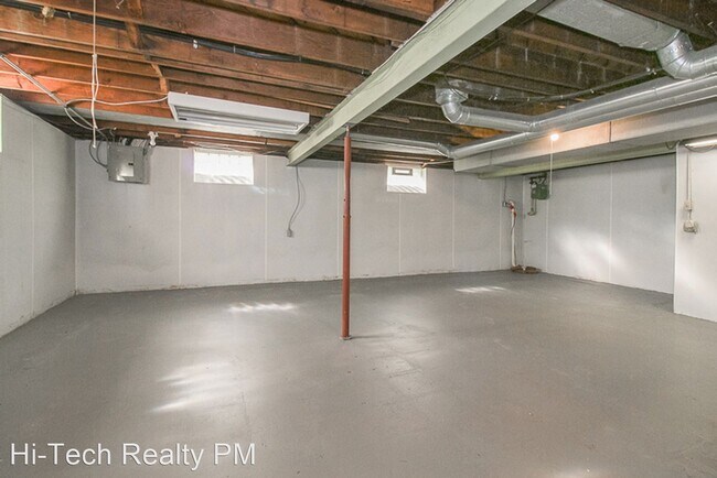 Building Photo - 3 br, 1 bath House - 16806 HOLLY HILL DR