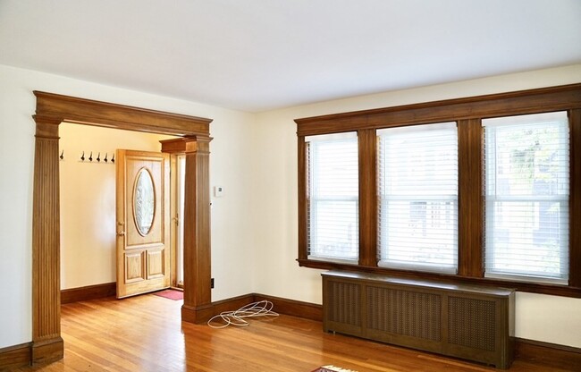 Building Photo - 36 Ackers Ave