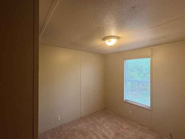 Foto del edificio - 3 Bed 2 Bath Mobile Home in Yorktowne!