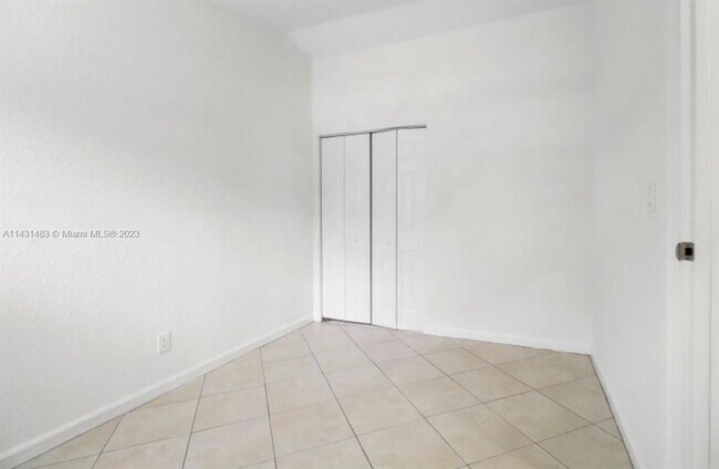 Foto del edificio - 817 SW 20th St