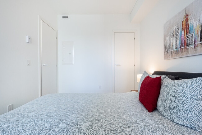 Photo du bâtiment - 665 Rue Versailles