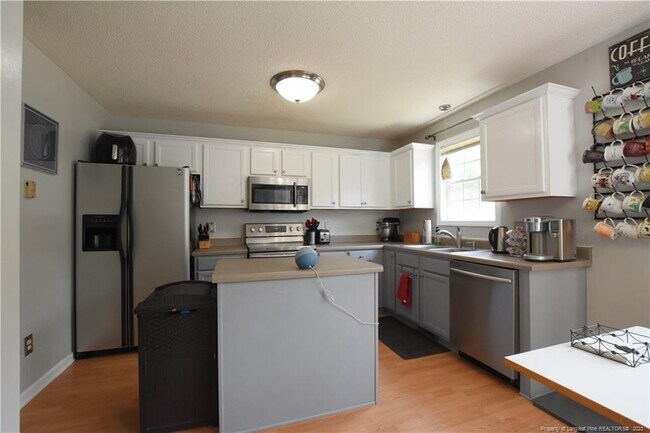 Foto del edificio - 279 Yorkshire Dr