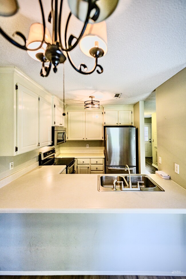 Building Photo - 113 Cove Ln