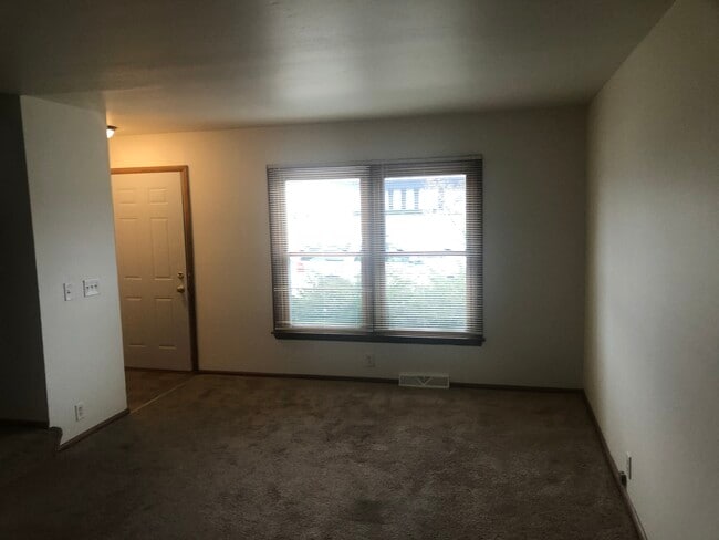 Living Room - 4108 W Mill Rd