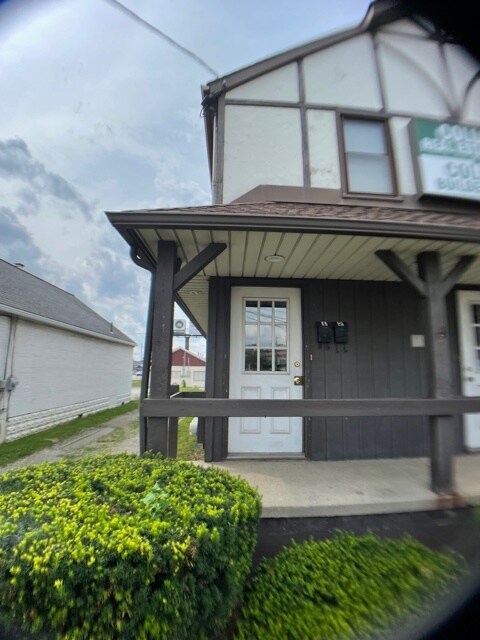 Front entry - 3726 Hazel St