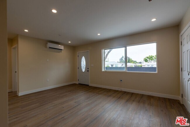Foto del edificio - 2656 W Carson St