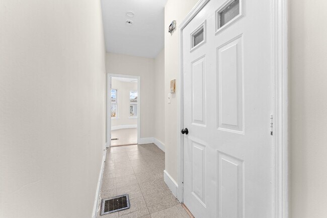 Foto del edificio - 239 Bowdoin St