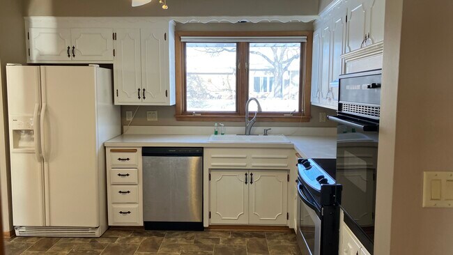 Building Photo - 4428 Ellsworth Dr