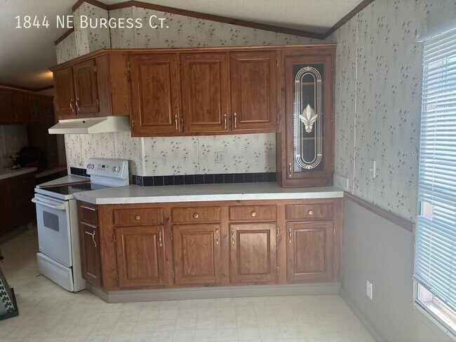 Foto del edificio - 1844 NE Burgess Ct
