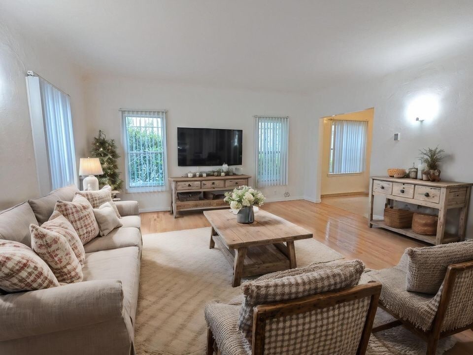 Primary Photo - 1200 N Gardner St