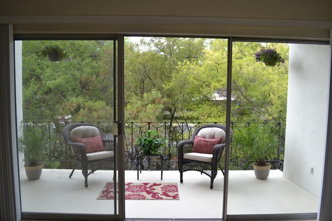 Amplios, privado, patio cubierto - The Continental Arcadia