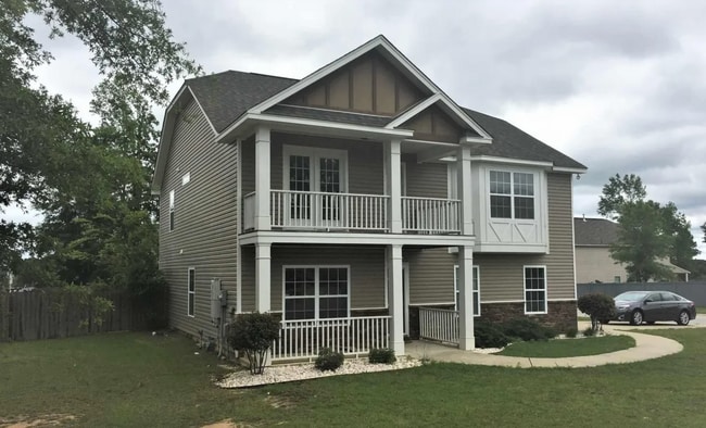 Foto del edificio - Charming 3-bedroom, 2.5-bathroom home located in the heart of Hopkins, SC