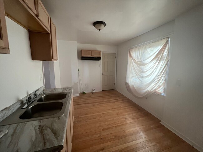 Foto del edificio - 4399 E 139th St